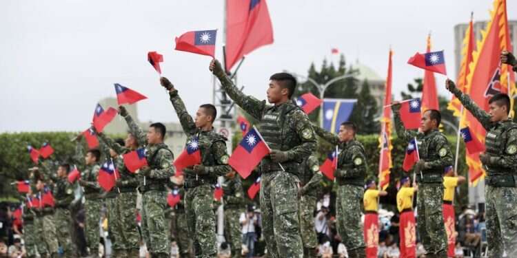מהי סין האמיתית? חיילים במצעד יום העצמאות הטאיווני , אוקטובר 2023. צילום: אי.פי.איי