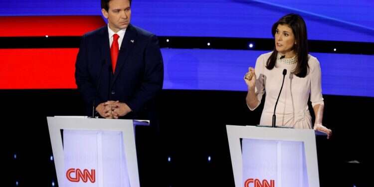 רון דה סנטיס וניקי היילי בעימות באיווה. צילום: AFP ניקי היילי רון דה סנטיס