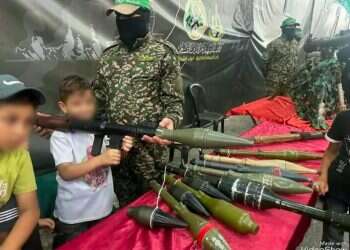 חומר נפץ במסווה של שקית ירקות: כך מחנכים בחמאס את ילדי עזה לעיסוק בטרור