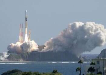 שיגור רכב החלל לירח במרכז החלל בטניגושימה