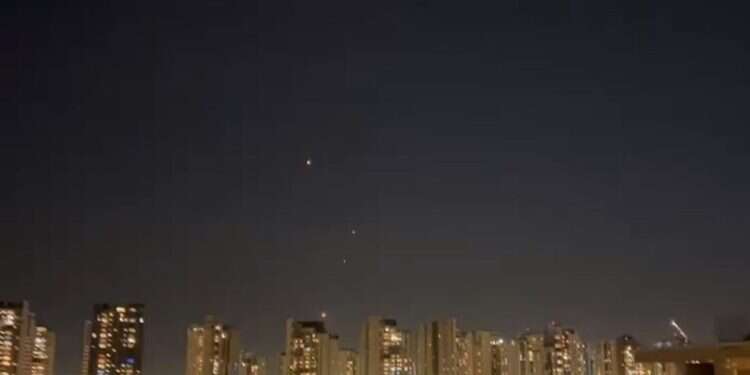 רקטות באזור המרכז. צילום: אריאל שנבל מסר לישראל? חמאס שיגר כעשר רקטות לאזור המרכז