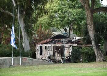 גשמי הברכה רחצו את ריחות השכול. קיבוץ בארי, השבוע. צילום: יעל שנבל