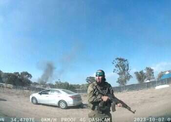 מחבל חמאס באיזור מסיבת הנובה ברעים, ב-7 באוקטובר. צילום: AFP המסיבה ברעים חמאס