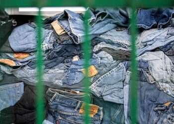 ערימת ג'ינס יד שנייה