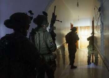 חיילי צה"ל במנהרה מתחת לחאן יונס