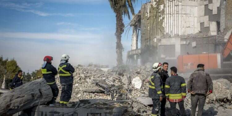 הריסות ביתו של דיזאי בארביל, השבוע. צילום: איי.פי הריסות ביתו של דיזאי בארביל, השבוע. צילום: איי.פי