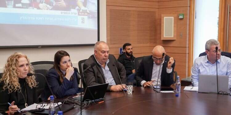 ועדת הכספים בכנסת. צילום: דני שם טוב, דוברות הכנסת ועדת הכספים בכנסת. צילום: דני שם טוב, דוברות הכנסת