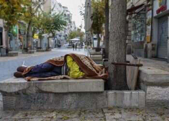 לקראת הסערה הצפויה: דרי רחוב יופנו למחסות ובתי מלון