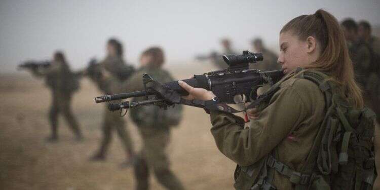 בנות בגדוד ברדלס. צילום: הדס פרוש, פלאש 90 בנות בגדוד ברדלס