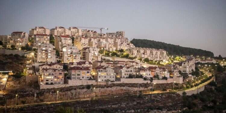 שכונת הזית ביישוב אפרת שבגוש עציון. צילום: גרשון אלינסון, פלאש 90 10 מעובדי אונר"א שהשתתפו בטבח – פעילי חמאס, 7 מהם מורים