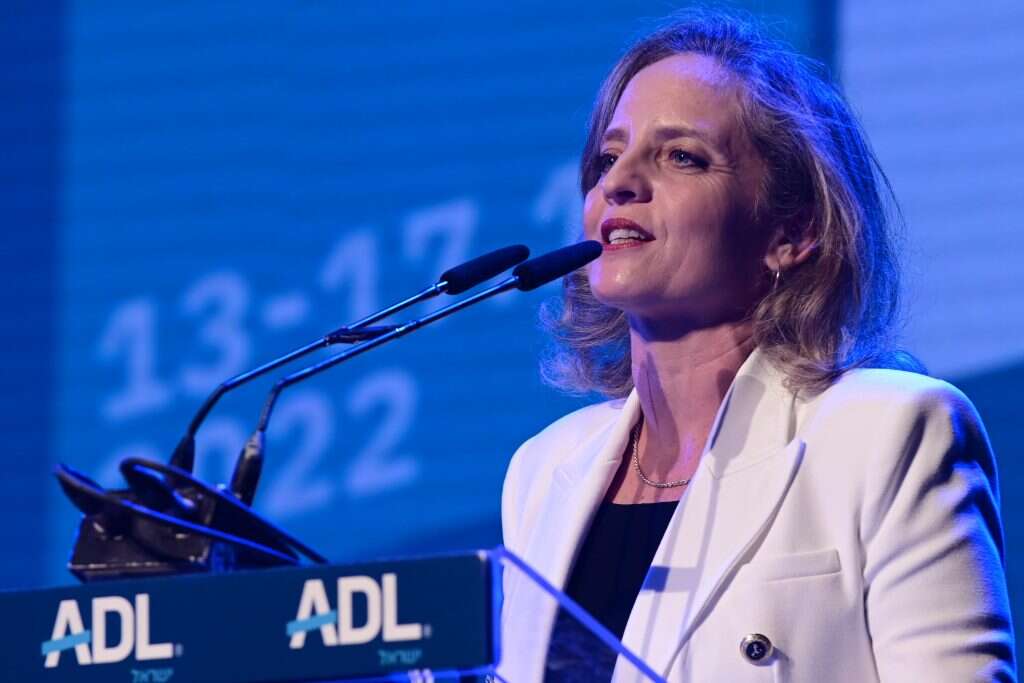 קרול נוריאל, מנכ קרול נוריאל