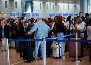 תורים בנתב"ג. צילום: אבשלום ששוני, פלאש 90