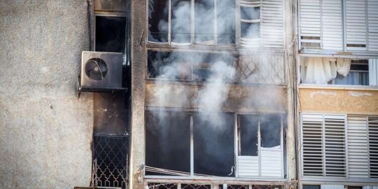 פגיעה ישירה באשקלון, אוקטובר 2023. צילום: אדי ישראל, פלאש 90 פגיעה ישירה באשקלון, אוקטובר 2023. צילום: אדי ישראל, פלאש 90