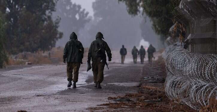 חיילים בגבול הצפון, בגשם. צילום: אייל מרגולין, פלאש 90 רמזים לבוא החורף: תחזית מזג האוויר לחיילנו בעזה ובצפון