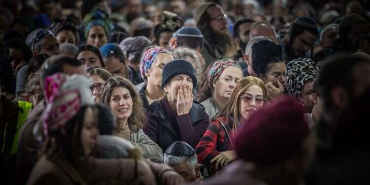 הלווייתו של אלישע יהונתן לובר, שנפל ברצועת עזה. צילום: יונתן זינדל - פלאש 90 הלווייתו של אלישע יהונתן לובר