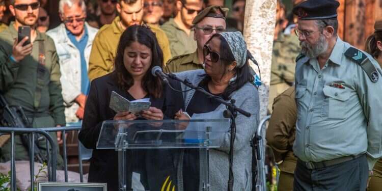 הצבא מעמיד את המשפחות במרכז, ובצדק. צילום: פלאש 90 הלוויית חלל צה"ל