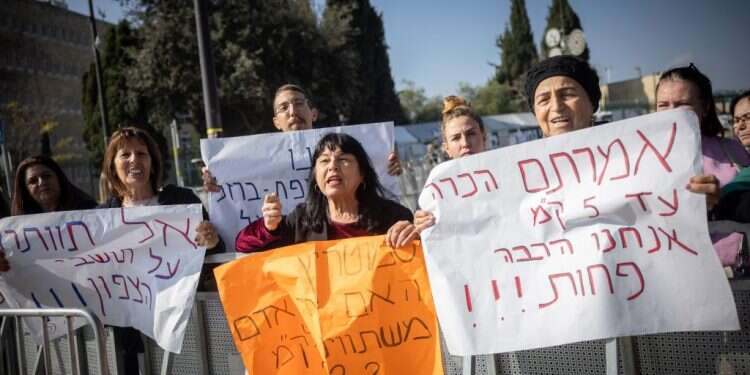 חוסר הוודאות מערער את מפוני הצפון, ששהייתם במלונות הוארכה בחודשיים