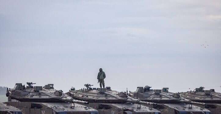 טנקים בגבול רצועת עזה