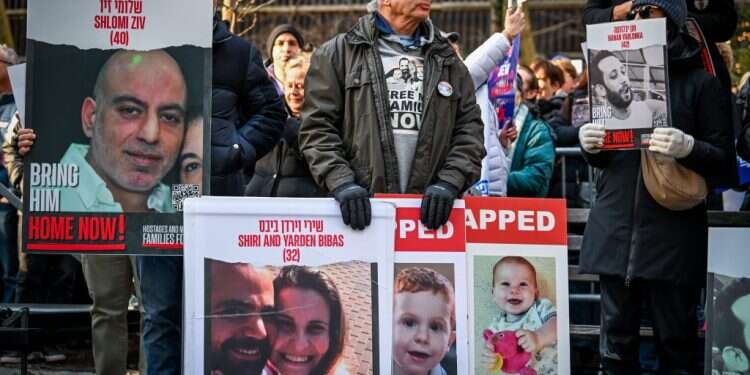 הפגנה למען החטופים בניו־יורק, בשבוע שעבר. צילום: אריה לייב אברמס, פלאש 90 הפגנה למען החטופים בניו־יורק, בשבוע שעבר. צילום: אריה לייב אברמס, פלאש 90