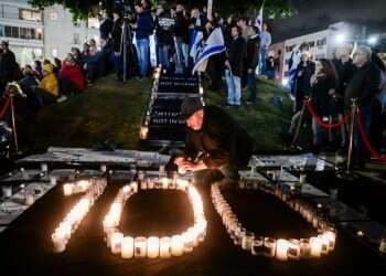 עצרת לציון מאה ימים של החטופים בשבי חמאס בכיכר החטופים בתל אביב. צילום: אבשלום ששוני, פלאש 90  עצרת לציון מאה ימים של החטופים בשבי חמאס בכיכר החטופים בתל אביב.