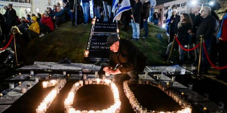 עצרת לציון מאה ימים של החטופים בשבי חמאס בכיכר החטופים בתל אביב.