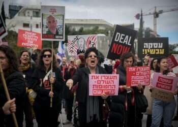 התחייבות במעמד צד אחד. הפגנה למען שחרור החטופים, השבוע. צילום: מרים אלסטר, פלאש 90