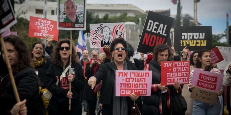 התחייבות במעמד צד אחד. הפגנה למען שחרור החטופים, השבוע. צילום: מרים אלסטר, פלאש 90