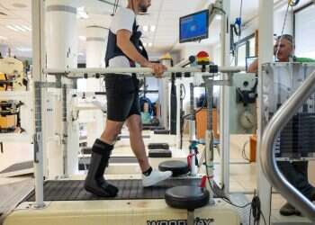 הרצון להיות מאושפז לצד החברים מהקרב, הוא לגיטימי. שיקום בבית החולים שיבא תל־השומר. צילום: גטי אימג'ס