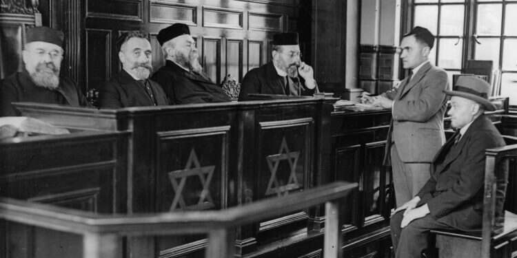 בית משפט יהודי, לונדון 1933. צילום: גטי אימג'ס בית משפט יהודי, לונדון 1933 צילום: גטי אימג'ס