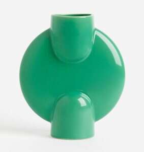 אגרטל פרחים בצבעי פריחה אביבית, H&M Home. צילום: יח"צ