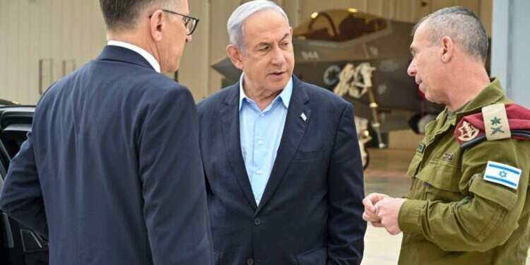 נתניהו בבסיס חיל האוויר בנבטים, השבוע. צילום: קובי גדעון, לע"מ