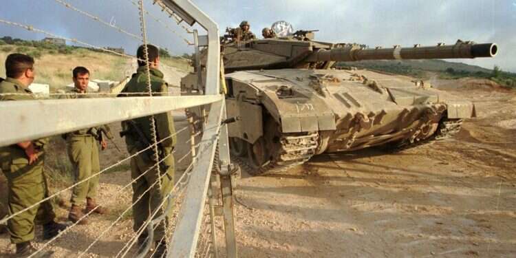 כוחות צה כוחות צה"ל עוזבים את לבנון, יוני 2000.