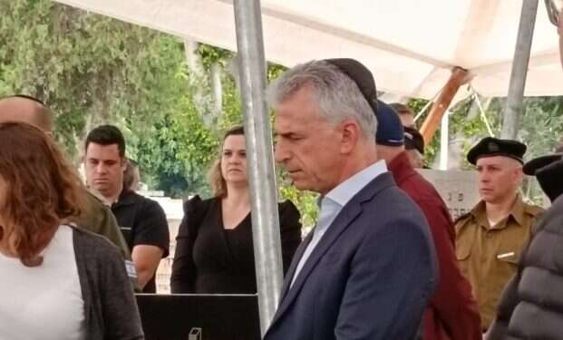 ראש המוסד דדי ברנע בהלווייתו של ראש המוסד לשעבר צבי זמיר. צילום: מאיה פולק