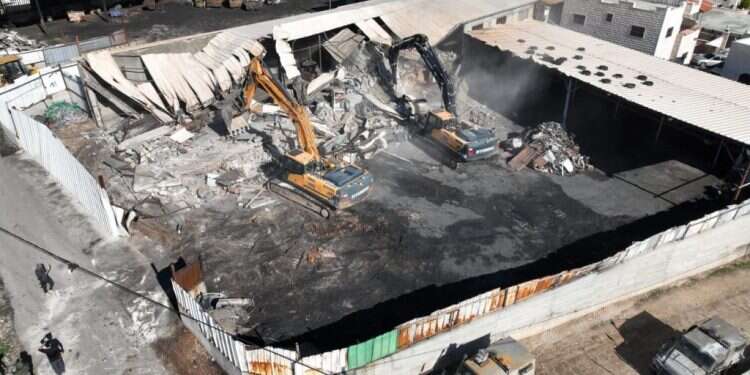 מעקב מקור ראשון: פונתה משרפת פסולת פיראטית ומזהמת בהר חברון