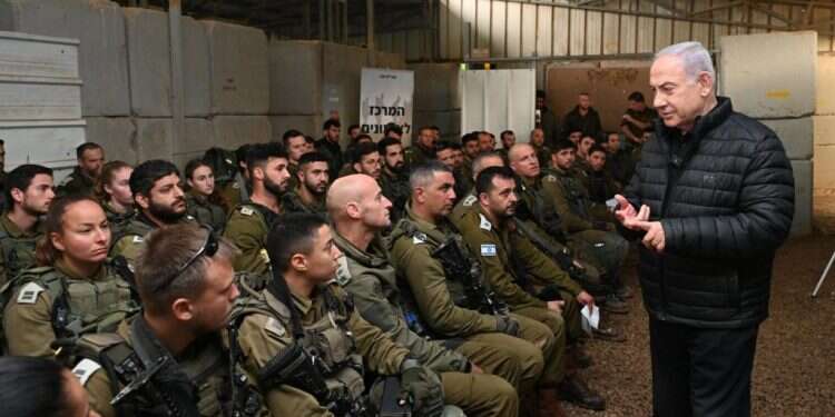 ראש הממשלה בנימין נתניהו בקורס מ"פ