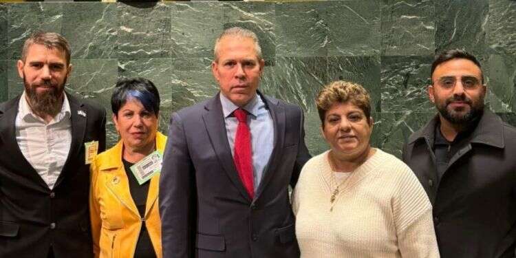 שגריר ישראל לאו שגריר ישראל לאו"ם גלעד ארדן עם רחל אדרי מאופקים