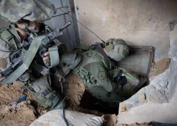 לוחמים איתרו בשג'אעיה מסמכי תכנון של הטבח לצד ספר של היטלר