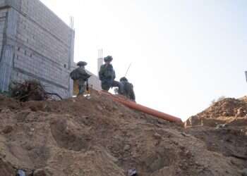 לוחמי צה"ל ליד רשת מנהרות שנחשפה במרכז רצועת עזה