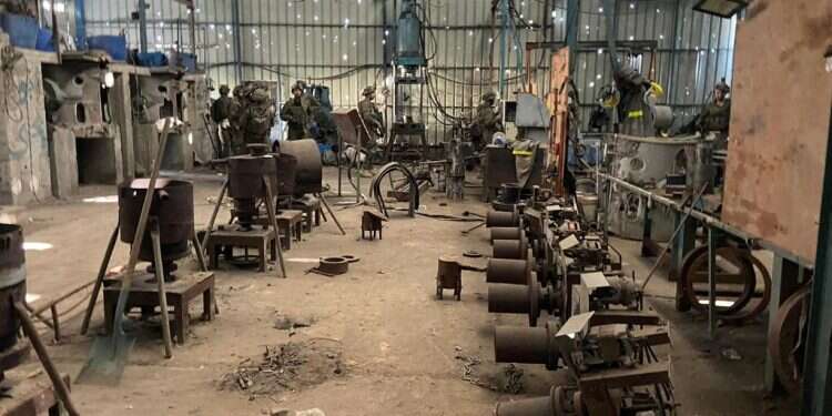 מחרטת הענק של חמאס לייצור טילים, באל-בורייג'. צילום: דובר צה מחרטת הענק של חמאס לייצור טילים, באל-בורייג'