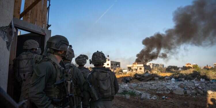 כוחות צה צפו בתיעוד: חיל האוויר מחסל מחבלים בעזה