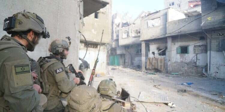 כוחות אוגדה 98 בחאן יונס. צילום: דובר צה כוחות אוגדה 98 בחאן יונס