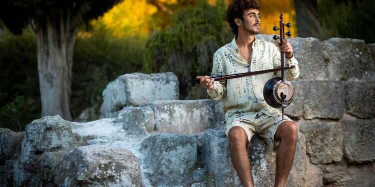 מארק אליהו. צילום: אריק סולטן כבר לגמרי טבעי למוזיקה הישראלית. מארק אליהו. צילום: אריק סולטן