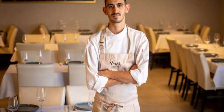 עומר מנחם. השף של מסעדת ארץ כנען בראש־פינה ובעל מתחם אירוח בדלתון. צילום: אריק סולטן עומר מנחם. השף של מסעדת ארץ כנען בראש־פינה ובעל מתחם אירוח בדלתון. צילום: אריק סולטן