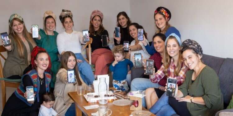 כתף אל כתף . מפגש של 3הקבוצה. צילום: אריק סולטן כתף אל כתף . מפגש של 3הקבוצה. צילום: אריק סולטן