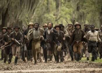 ג'ייקוב היהודי וּויליאם השחור נפגשים בשדה הקרב ונרקמת ביניהם חברות עמוקה. מתוך הסרט "מדינת ג'ונס החופשית", העוסק במלחמת האזרחים בארה"ב. צילום: באדיבות yes