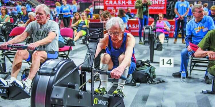 אלוף עולם בן 93. ריצ'רד מורגן בתחרות חתירה בה ככל הנראה ניצח. צילום: Row2k.com המדענים מוקסמים: ספורטאי בן 93 עם גוף של בן 40