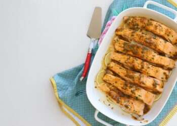 סלמון ברוטב חרדל ודבש. צילום: אפרת לכטנשטט