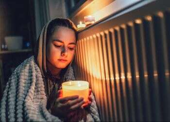 צילום: שאטרסטוק נרות חימום חורף תנור אש