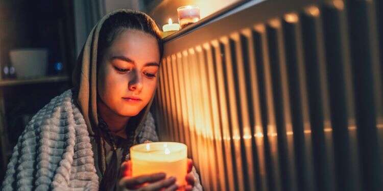 צילום: שאטרסטוק נרות חימום חורף תנור אש