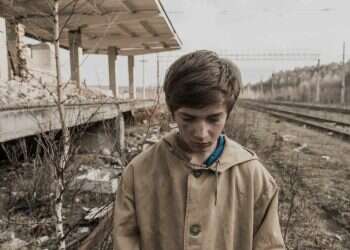 לא מבין את הסביבה הגברית ואת הציפיות ממנו. צילום אילוסטרציה: שאטרסטוק